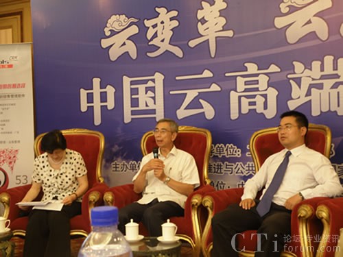 中国工程院院士倪光南答记者问